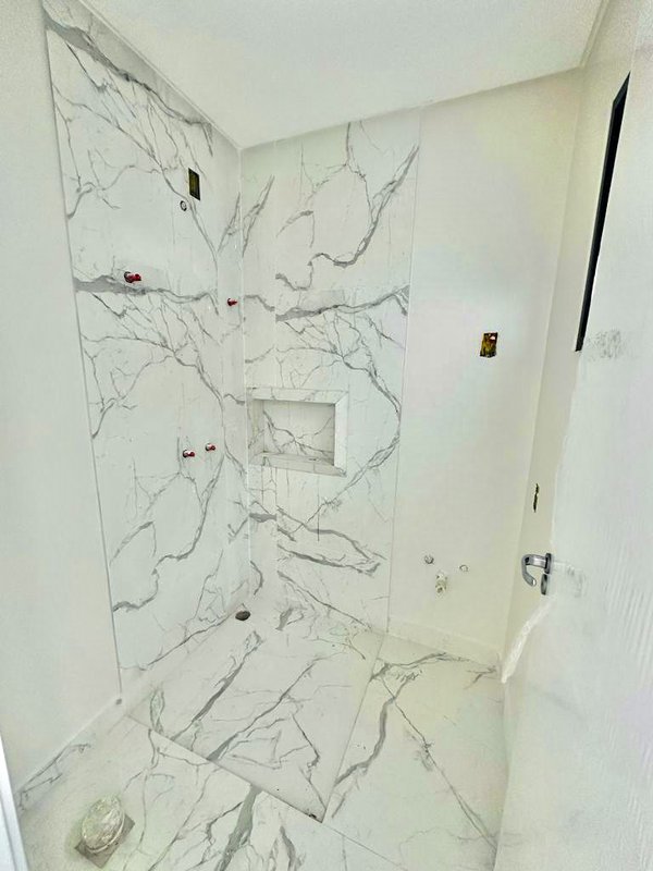 CASA COM 1 SUÍTE MAIS 2 DORMITÓRIOS NO BAIRRO POÇO FUNDO - Brusque - 