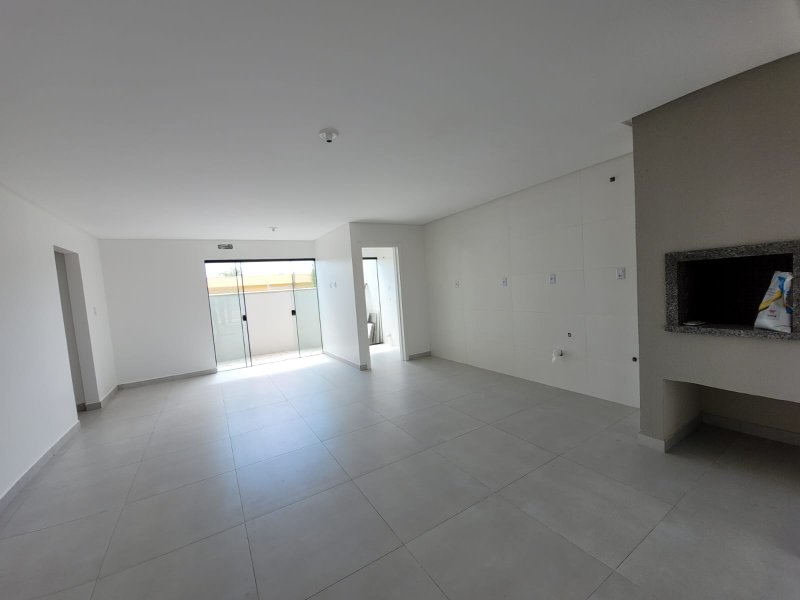 Amplo apartamento em Piçarras com 4 vagas de garagem - Balneário Piçarras - 