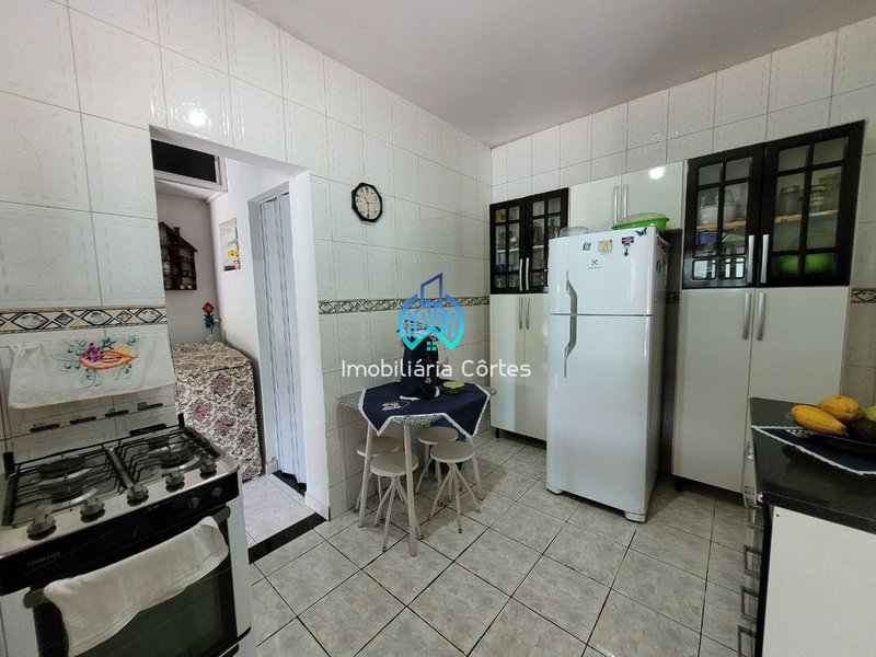 Vendo casa com 2 quartos no Centro de Guapimirim RJ Rua Joel Lopes Guapimirim - 