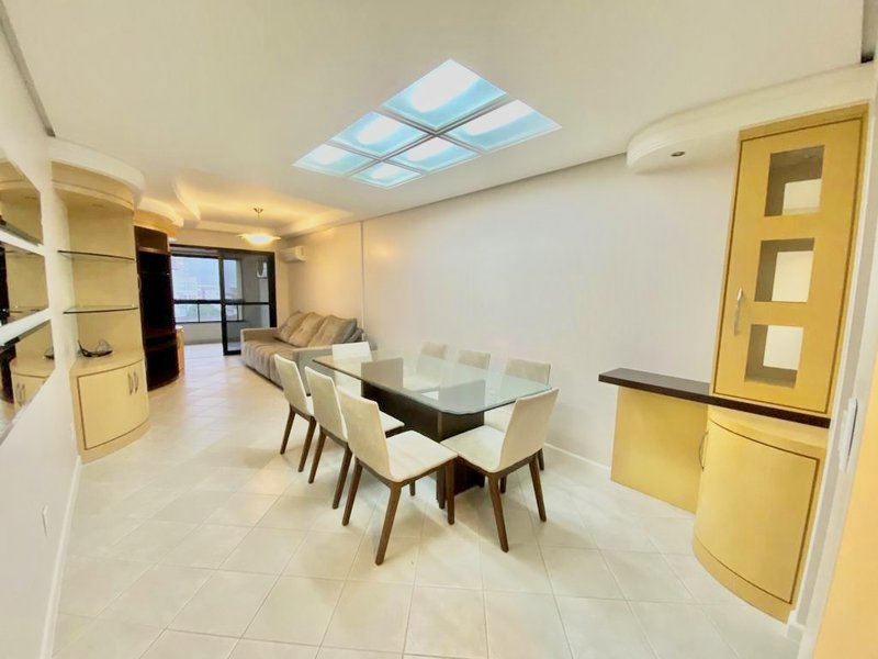 APARTAMENTO COM 1 SUÍTE MAIS 2 DORMITÓRIOS NO CENTRO - Brusque - 