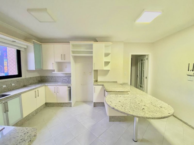 APARTAMENTO COM 1 SUÍTE MAIS 2 DORMITÓRIOS NO CENTRO - Brusque - 