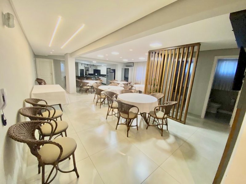 APARTAMENTO COM 1 SUÍTE MAIS 2 DORMITÓRIOS NO CENTRO - Brusque - 