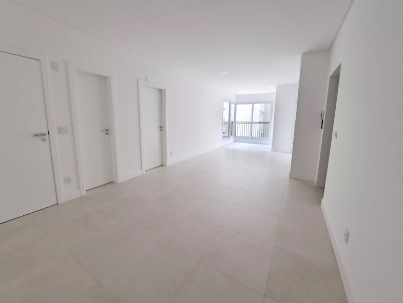 APARTAMENTO COM 1 SUÍTE MAIS 2 DORMITÓRIOS E 2 VAGAS DE GARAGEM NO CENTRO - Brusque - 