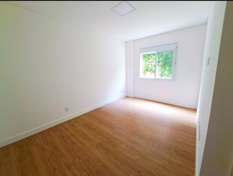APARTAMENTO COM 1 SUÍTE MAIS 2 DORMITÓRIOS E 2 VAGAS DE GARAGEM NO CENTRO - Brusque - 