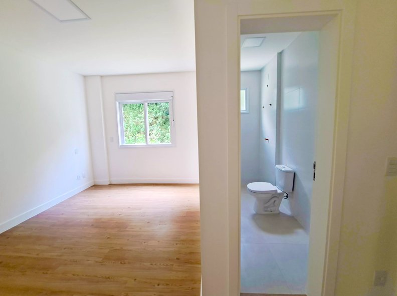 APARTAMENTO COM 1 SUÍTE MAIS 2 DORMITÓRIOS E 2 VAGAS DE GARAGEM NO CENTRO - Brusque - 