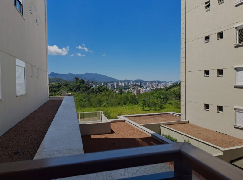 APARTAMENTO COM 1 SUÍTE MAIS 2 DORMITÓRIOS E 2 VAGAS DE GARAGEM NO CENTRO - Brusque - 