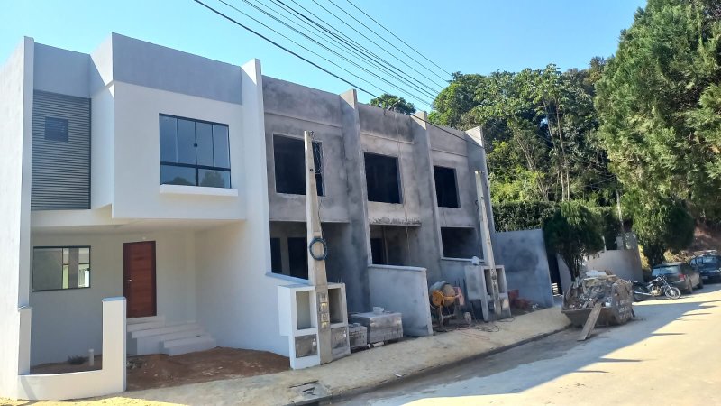 CASA COM 3 DORMITÓRIOS NO BAIRRO ÁGUAS CLARAS - Brusque - 