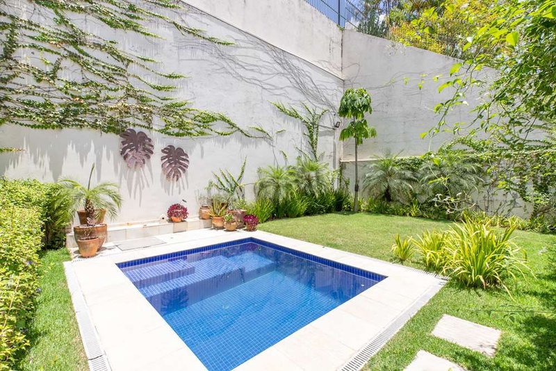 Casa de Luxo com 3 suítes 403m² Pedrinhas São Paulo - 