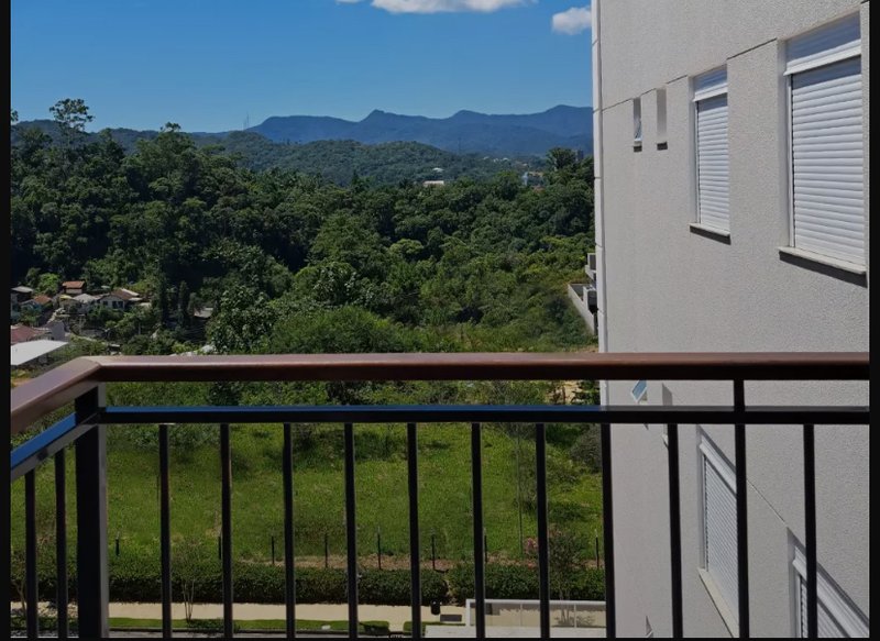 APARTAMENTO COM 1 SUÍTE MAIS 2 DORMITÓRIOS, E 2 VAGAS DE GARAGEM NO CENTRO - Brusque - 