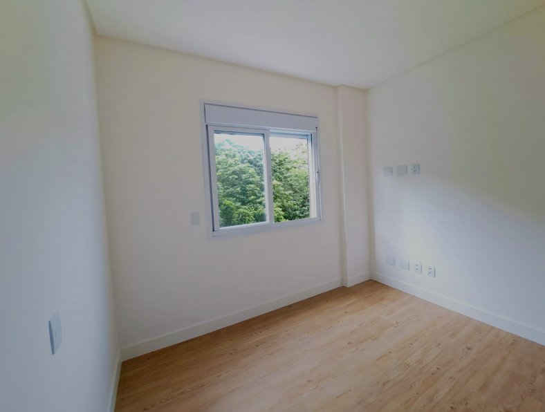 APARTAMENTO COM 1 SUÍTE MAIS 2 DORMITÓRIOS, E 2 VAGAS DE GARAGEM NO CENTRO - Brusque - 