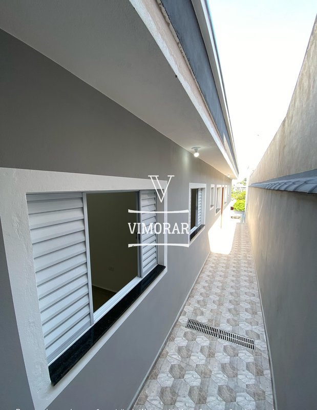 Casa 3 dormitórios sendo 1 suíte + 2 vagas de garagem - Itaquaquecetuba - 