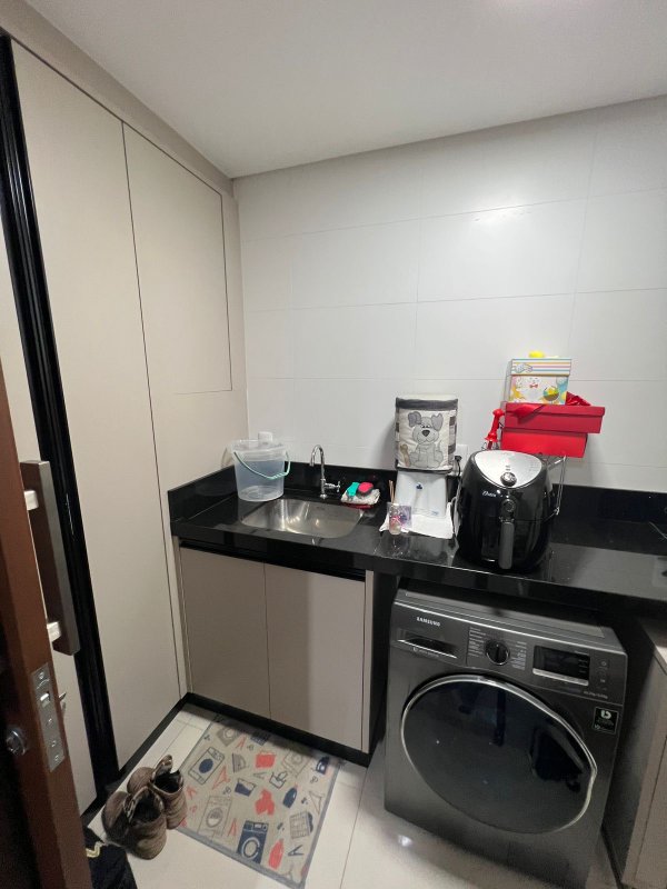 APARTAMENTO MOBILIADO DE 1 SUÍTE MAIS 1 DORMITÓRIO NO CENTRO - Brusque - 