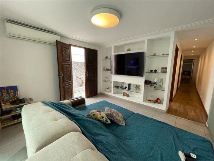Casa com 3 dormitórios excelente localização próximo à Cerro Corá Rua Camburiú São Paulo - 