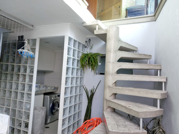 Casa com 3 dormitórios excelente localização próximo à Cerro Corá Rua Camburiú São Paulo - 
