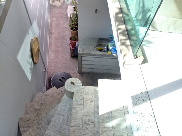 Casa com 3 dormitórios excelente localização próximo à Cerro Corá Rua Camburiú São Paulo - 