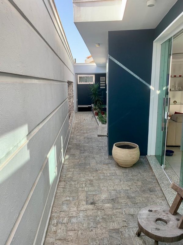 Casa com 3 dormitórios excelente localização próximo à Cerro Corá Rua Camburiú São Paulo - 