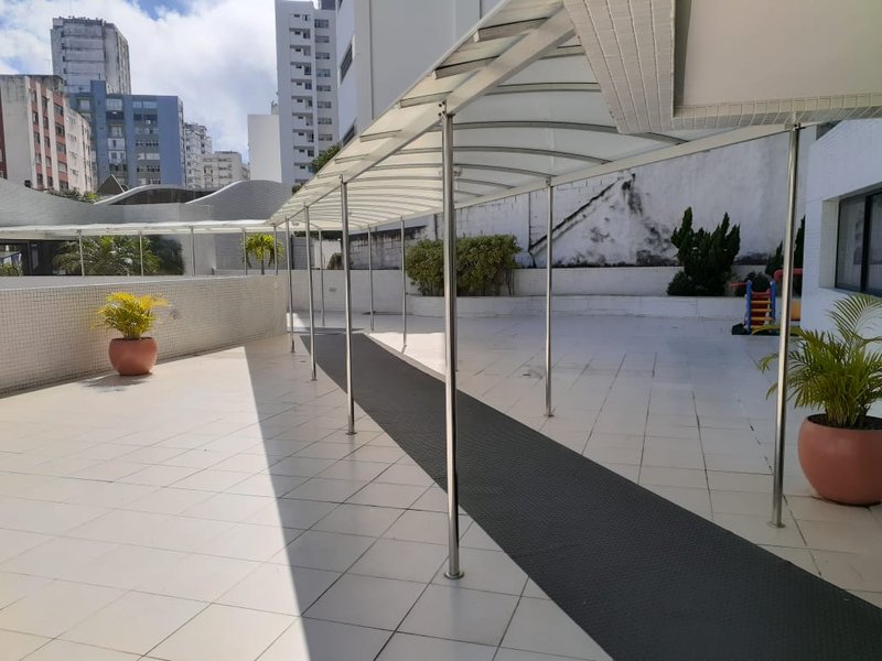 APARTAMENTO QUARTO E SALA VARANDA ELEVADOR PISCINA ACADEMIA GARAGEM LOCAÇÃO NA BARRA!!! Rua Cesar Zama Salvador - 