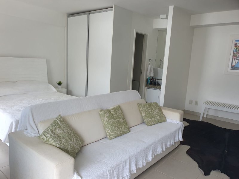 APARTAMENTO QUARTO E SALA VARANDA ELEVADOR PISCINA ACADEMIA GARAGEM LOCAÇÃO NA BARRA!!! Rua Cesar Zama Salvador - 