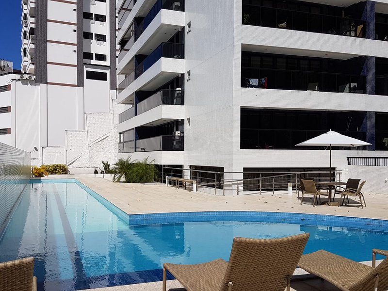 APARTAMENTO QUARTO E SALA VARANDA ELEVADOR PISCINA ACADEMIA GARAGEM LOCAÇÃO NA BARRA!!! Rua Cesar Zama Salvador - 