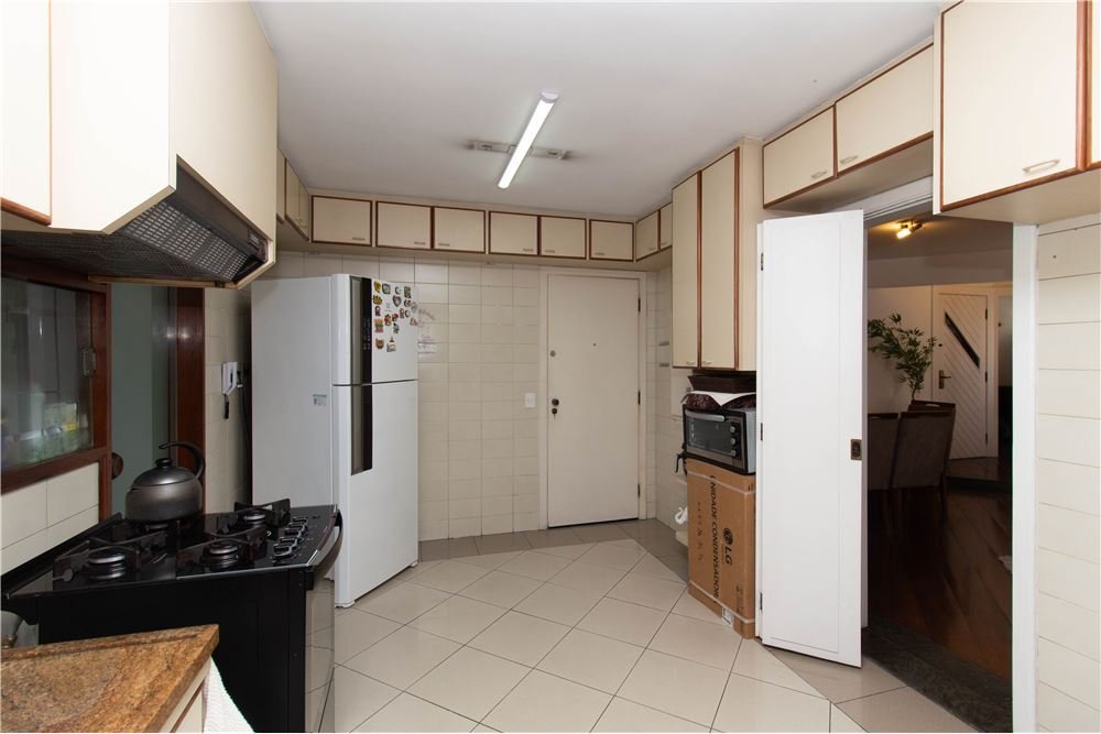 Apartamento à venda com 3 quartos, 143m² - Foto 3