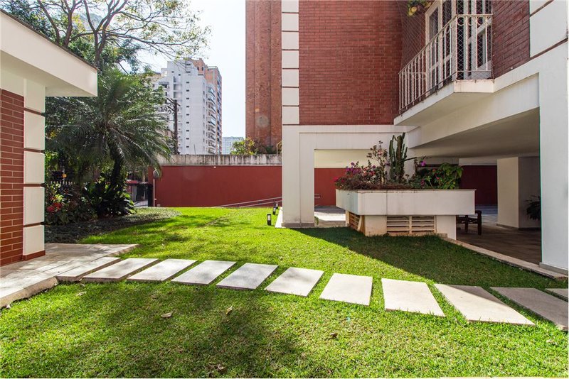 Apartamento em Moema com 2 dormitórios 70m² Inhambú São Paulo - 