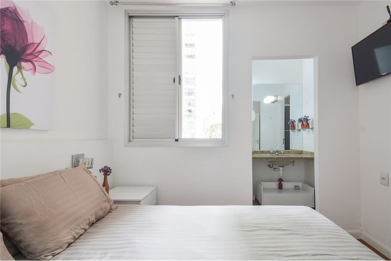Apartamento em Moema com 2 suítes 70m² dos Jurupis São Paulo - 