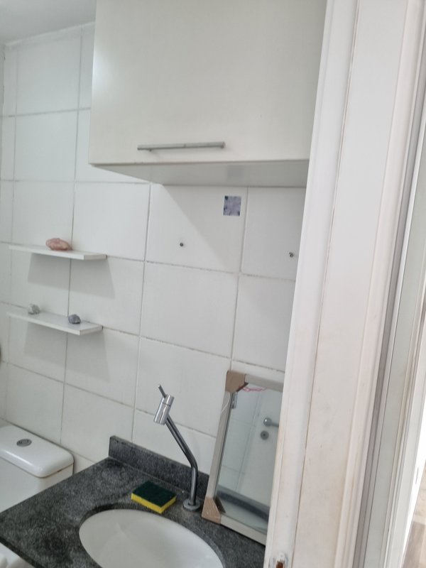 ALUGA-SE APT, 32M&sup2; - JANELA ANTI RU&Iacute;DO &ndash; R$1.750,00 Rua Torres da Barra São Paulo - 