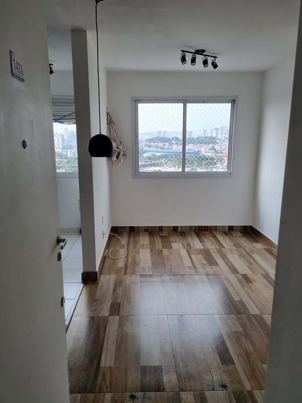 ALUGA-SE APT, 32M&sup2; - JANELA ANTI RU&Iacute;DO &ndash; R$1.750,00 Rua Torres da Barra São Paulo - 