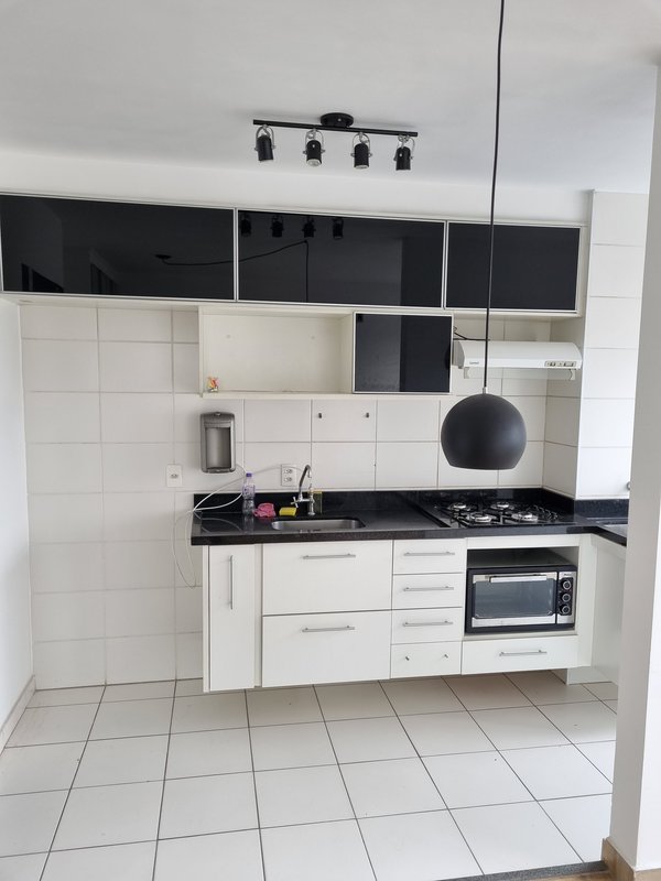 ALUGA-SE APT, 32M&sup2; - JANELA ANTI RU&Iacute;DO &ndash; R$1.750,00 Rua Torres da Barra São Paulo - 