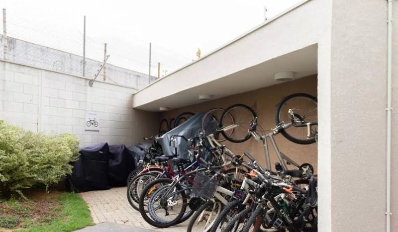 ALUGA-SE APT, 32M&sup2; - JANELA ANTI RU&Iacute;DO &ndash; R$1.750,00 Rua Torres da Barra São Paulo - 