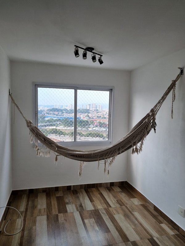ALUGA-SE APT, 32M&sup2; - JANELA ANTI RU&Iacute;DO &ndash; R$1.750,00 Rua Torres da Barra São Paulo - 