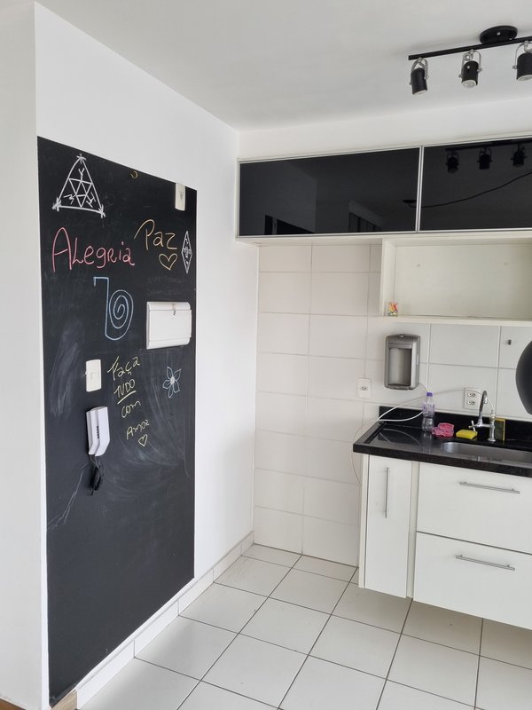 ALUGA-SE APT, 32M&sup2; - JANELA ANTI RU&Iacute;DO &ndash; R$1.750,00 Rua Torres da Barra São Paulo - 