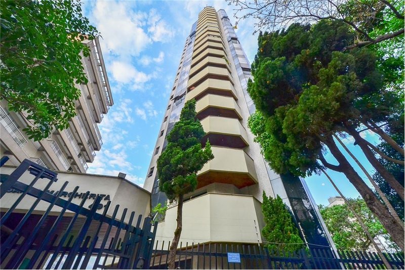 Apartamento na Aclimação com 4 dormes sendo 2 suítes 185m² Castro Alves São Paulo - 