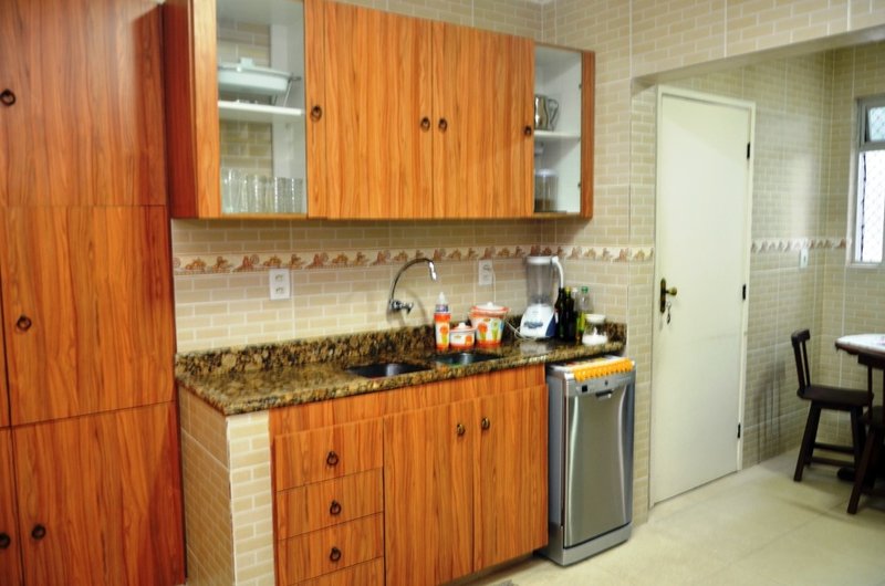 Apartamento à venda com 3 quartos sendo 2 suite, 152m² por R$ 325.000,00 Avenida Bernardo Vieira de Melo Jaboatão dos Guararapes - 