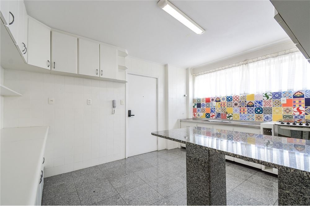 Apartamento à venda com 3 quartos, 158m² - Foto 12