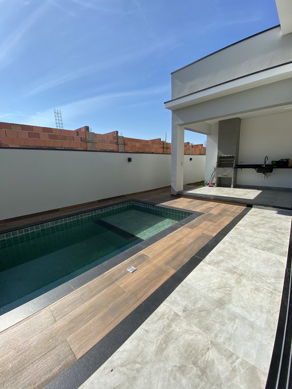 Casa maravilhosa com 3 suítes, piscina e sauna com gourmet integrado  Tatuí - 
