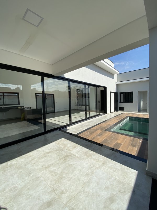 Casa maravilhosa com 3 suítes, piscina e sauna com gourmet integrado  Tatuí - 