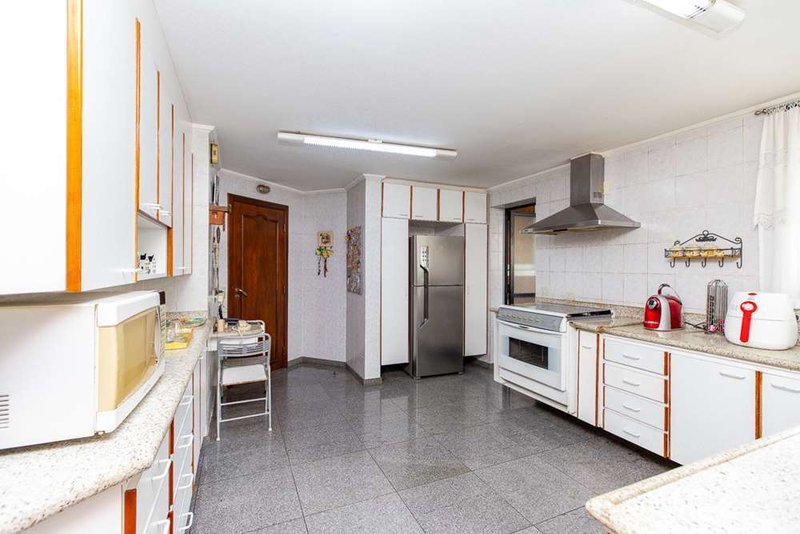 Apartamento em Moema com 3 suítes 251m² AV AGAMI São Paulo - 