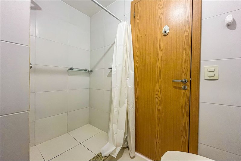 Apartamento á 4 min do Lindóia Tênis Clube Mauro Guedes de Oliveira Porto Alegre - 