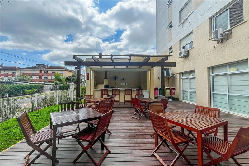 Apartamento á 4 min do Lindóia Tênis Clube Mauro Guedes de Oliveira Porto Alegre - 
