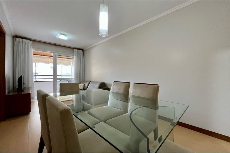 Apartamento com 3 dormitórios á 250m da Rua Anita Garibaldi Afonso Taunay Porto Alegre - 