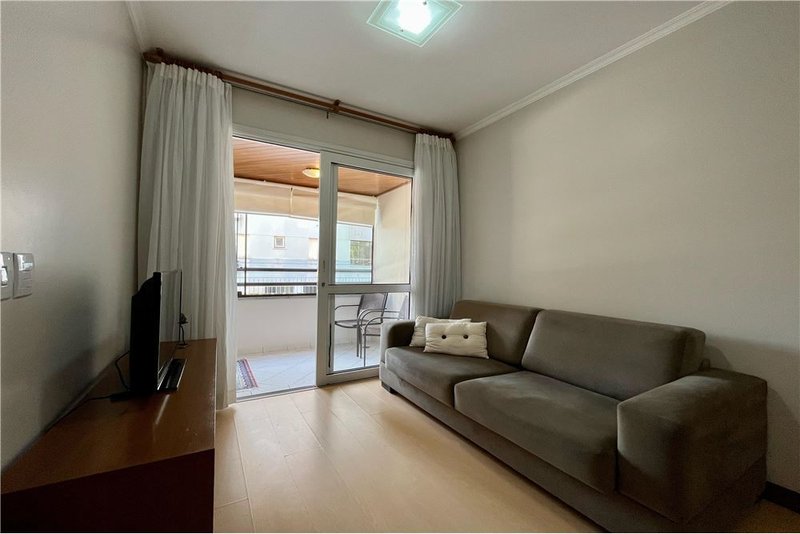 Apartamento com 3 dormitórios á 250m da Rua Anita Garibaldi Afonso Taunay Porto Alegre - 