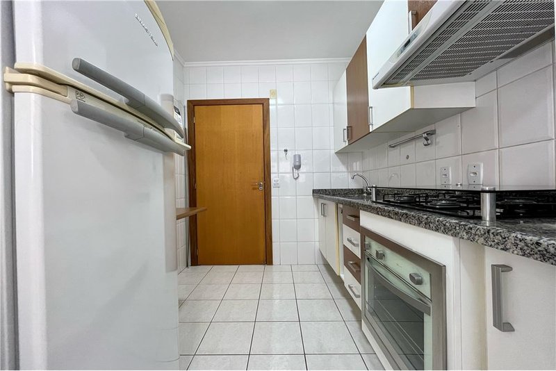 Apartamento com 3 dormitórios á 250m da Rua Anita Garibaldi Afonso Taunay Porto Alegre - 