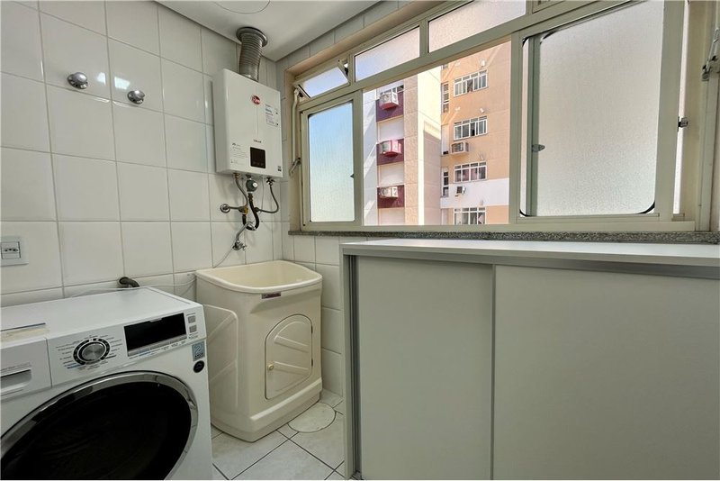 Apartamento com 3 dormitórios á 250m da Rua Anita Garibaldi Afonso Taunay Porto Alegre - 