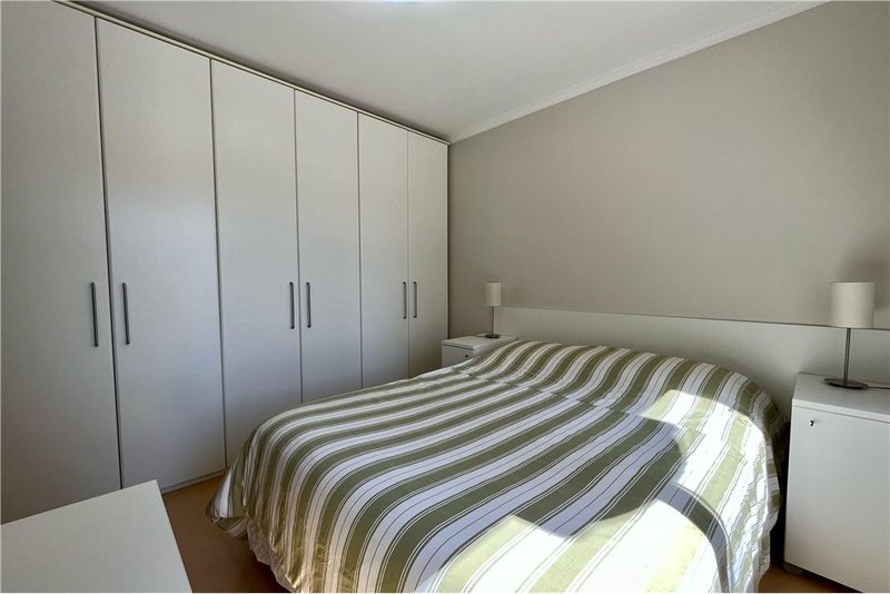 Apartamento com 3 dormitórios á 250m da Rua Anita Garibaldi Afonso Taunay Porto Alegre - 