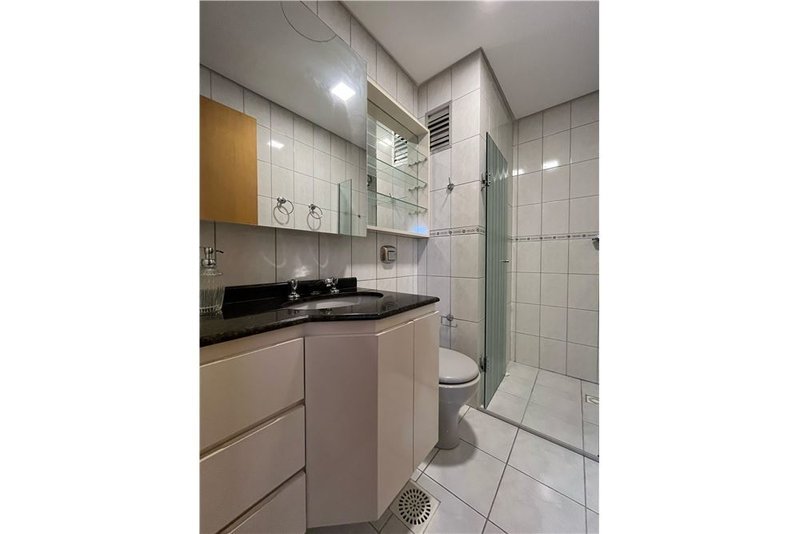 Apartamento com 3 dormitórios á 250m da Rua Anita Garibaldi Afonso Taunay Porto Alegre - 