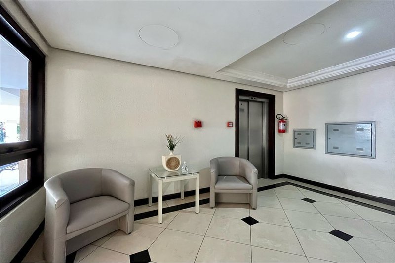 Apartamento com 3 dormitórios á 250m da Rua Anita Garibaldi Afonso Taunay Porto Alegre - 