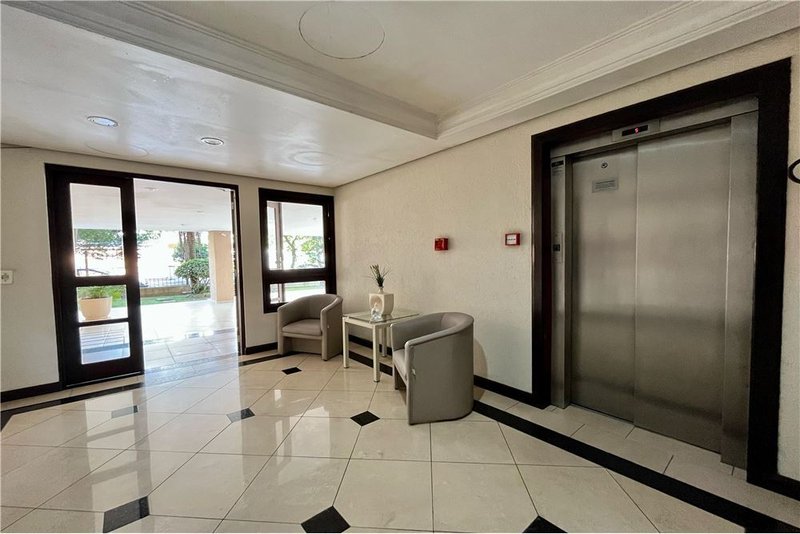 Apartamento com 3 dormitórios á 250m da Rua Anita Garibaldi Afonso Taunay Porto Alegre - 
