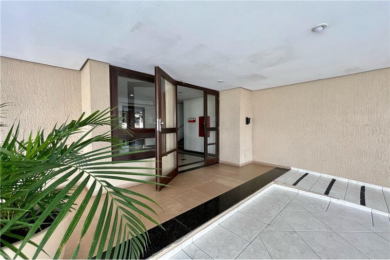 Apartamento com 3 dormitórios á 250m da Rua Anita Garibaldi Afonso Taunay Porto Alegre - 