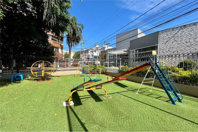 Apartamento com 3 dormitórios á 250m da Rua Anita Garibaldi Afonso Taunay Porto Alegre - 